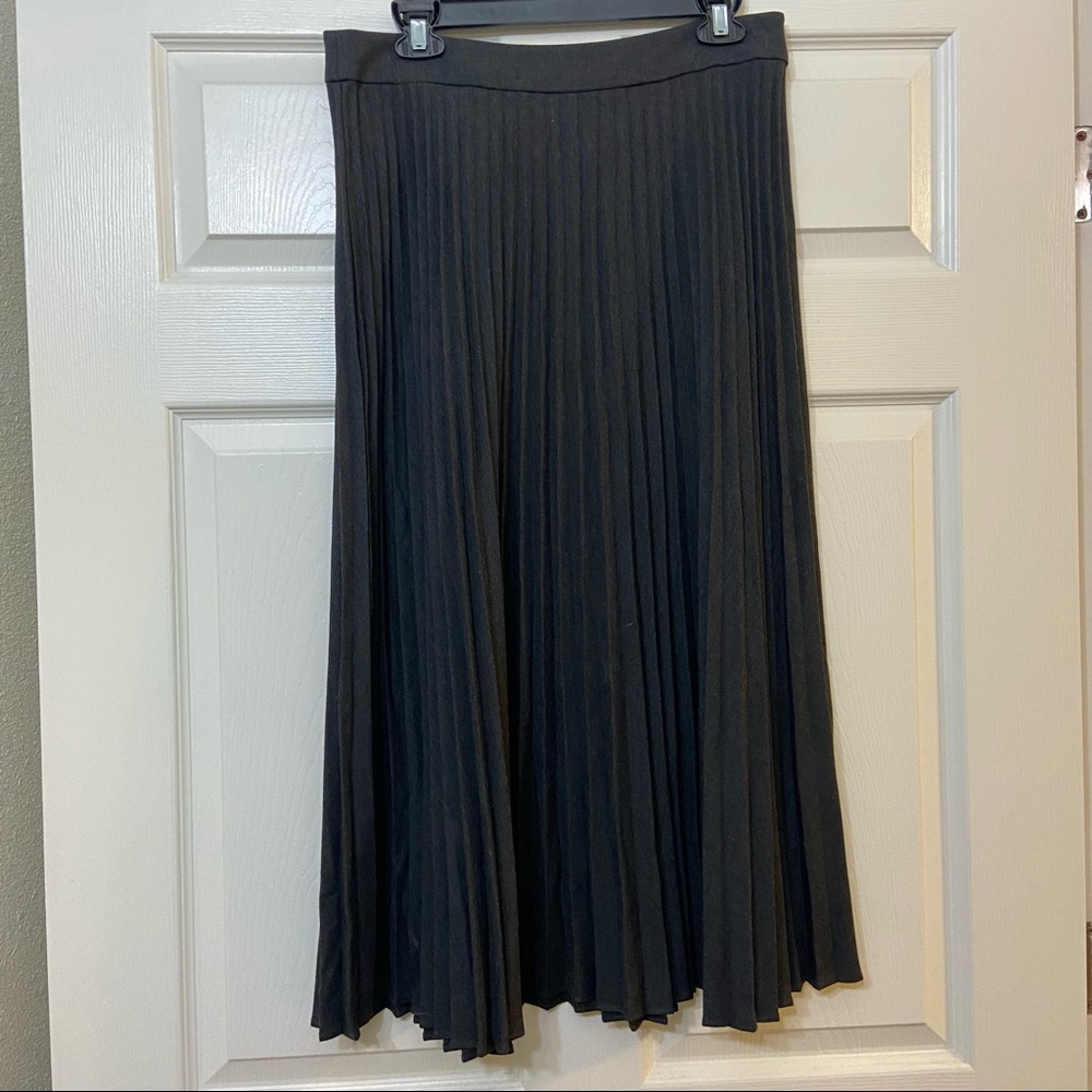 Dark Charcoal Melange Pleated Skirt, Loft (8), never worn
